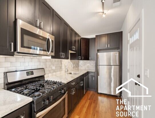 2205 W Eastwood Ave unit 3, Chicago, IL 60625 - photo 1
