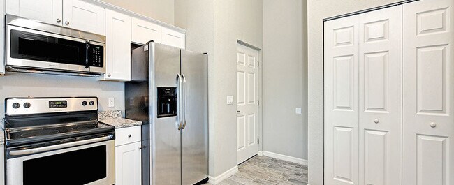 The Oaks on Henry, Punta Gorda, FL 33950 - photo 5