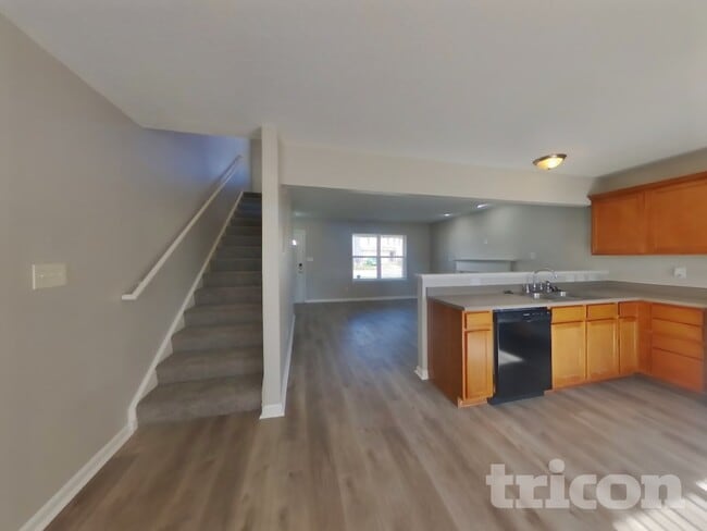 1432 Dowell St, Greenwood, IN 46143 - photo 5