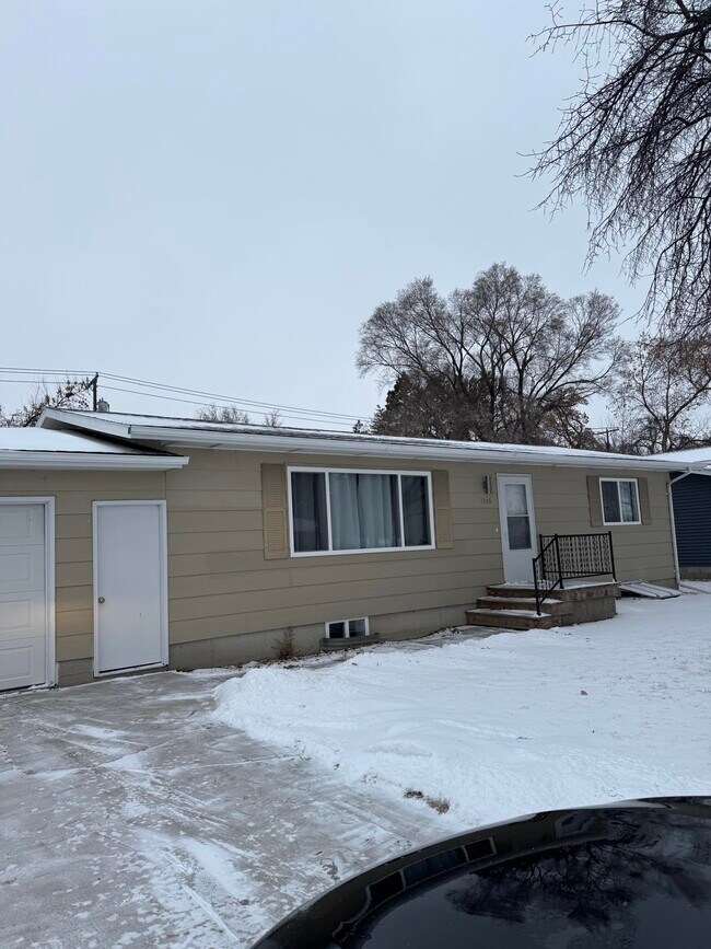 1006 Oak St, Lisbon, ND 58054