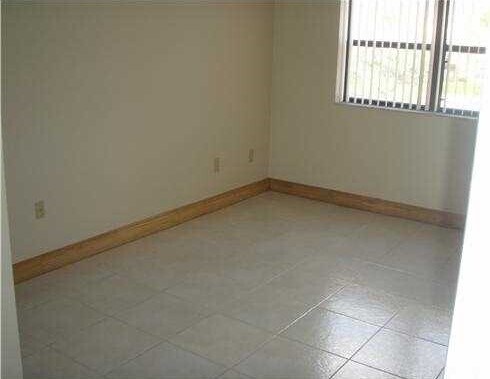 7230 NW 179th St unit 202, Hialeah, FL 33015 - photo 3