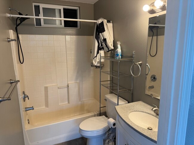 73-1006 Ahikawa St unit Back House Lower, Kailua Kona, HI 96740 - photo 4