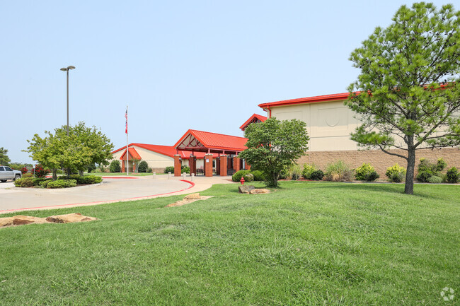 Catalayah Elementary School receives above average scores with a B on Niche.