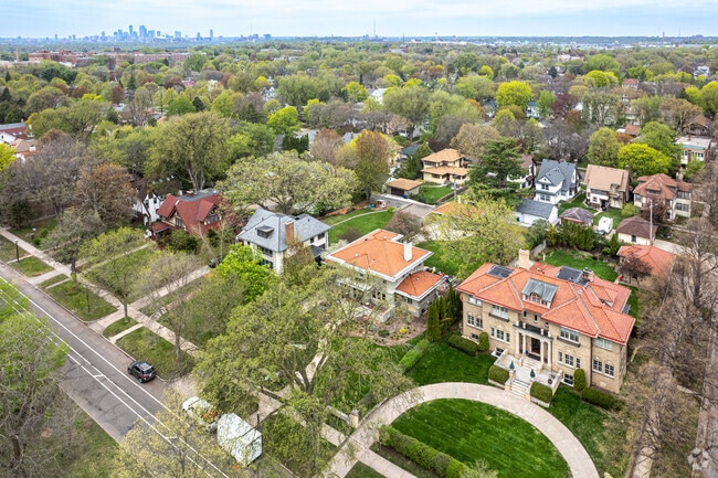 Large homes are found along Summit Avenue with more modest style homes to the north.