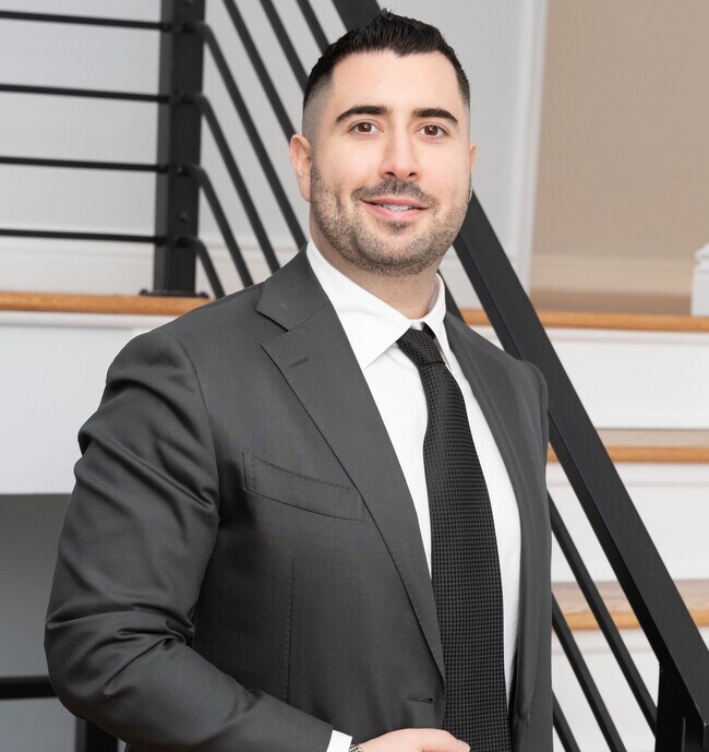 Natan Amos Real Estate Agent in Woodbury, NY