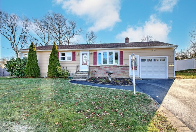 138 Youngs Ave, Coventry, RI 02816 - photo 2