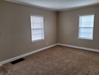 913 W 5th St S, Newton, IA 50208