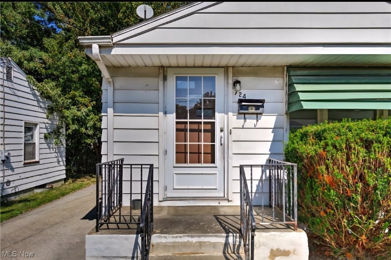 724 Laclede Dr, Youngstown, OH 44502 - photo 1