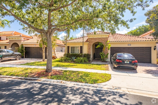 Single-family homes in Malibu Bay and Waterstone evoke a simpler time.