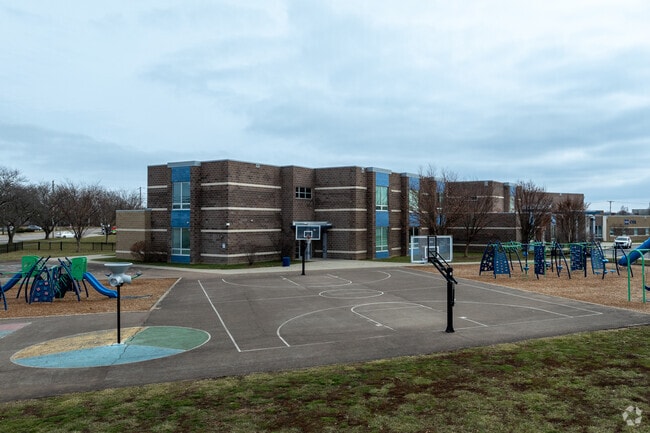 Cox Elementary School has a student to teacher ratio of 17 to 1.