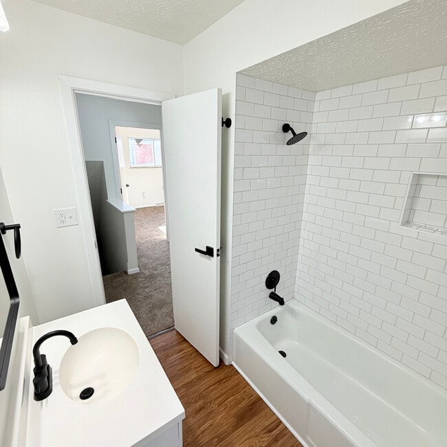 235 Hamilton Ave, Columbus, OH 43203 - photo 3