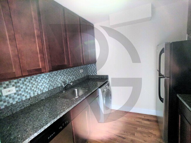 563 W Arlington Place unit 555-504, Chicago, IL 60614 - photo 5