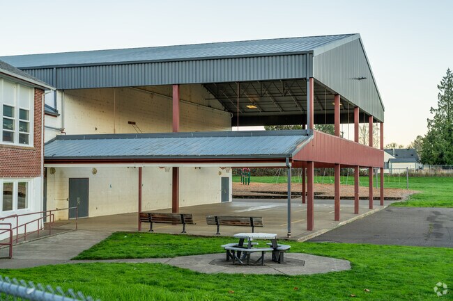 Philomath Elementary School provides covered outdoor courts or basketball in Philomath.