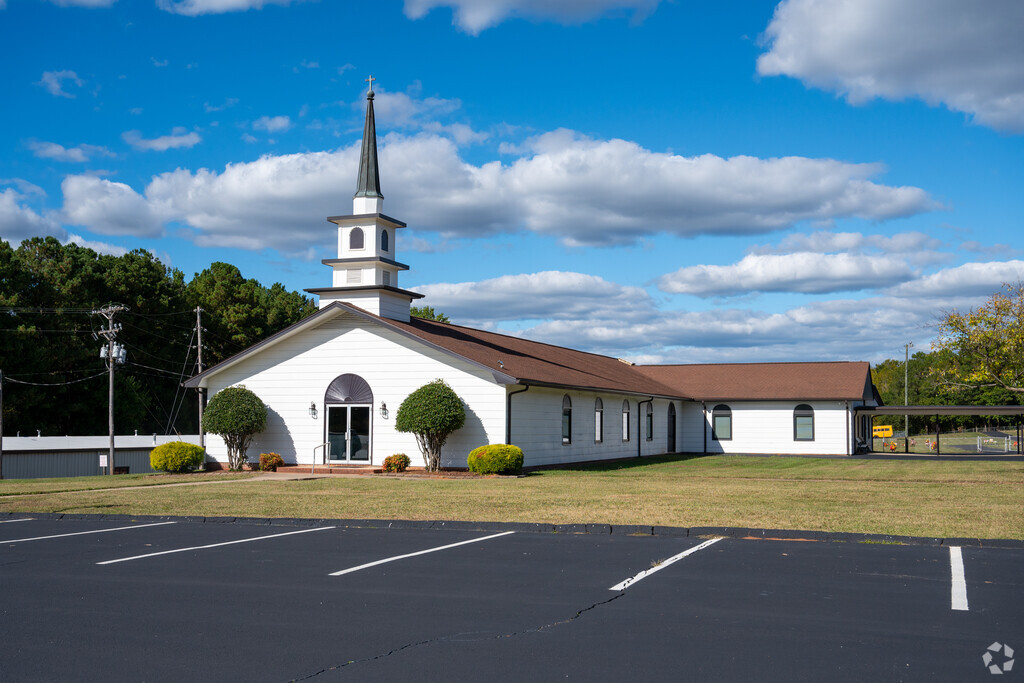Tabernacle Christian Academy provides private education in 
Outlying Gaston County.