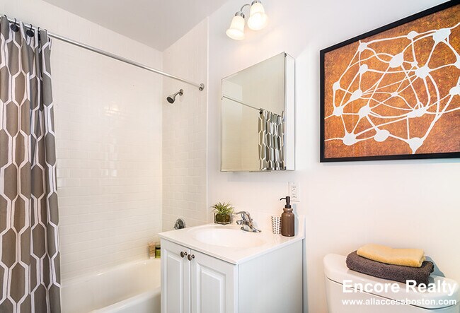 136 Thornton Rd, Chestnut Hill, MA 02467 - photo 7