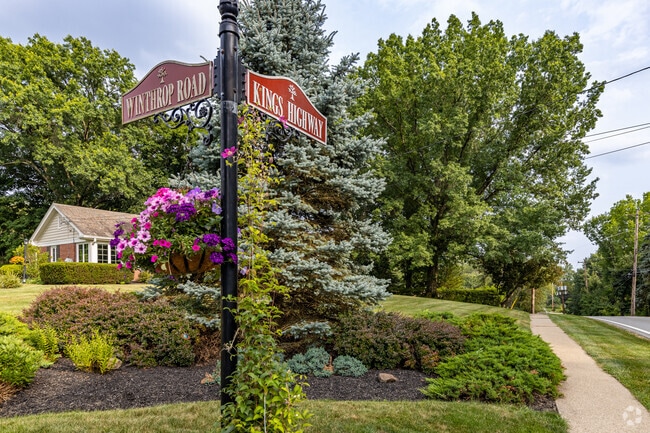 The street signs of Rosslyn Farms are the most attractive in the Pittsburgh area.