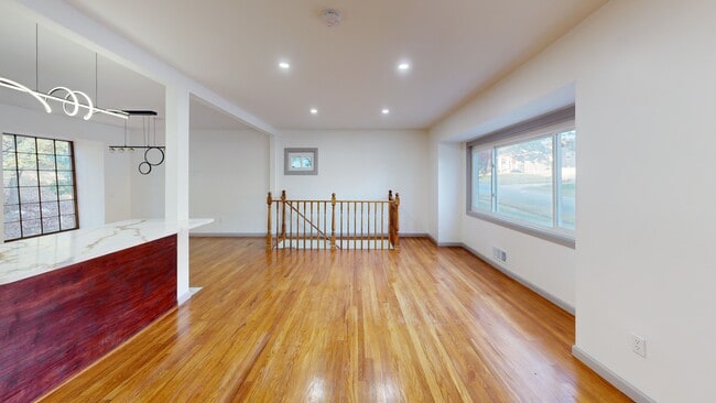 5604 Dundalk Dr, Oxon Hill, MD 20745 - photo 2