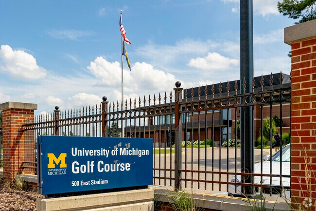 UofM Golf Course on the western edge of Lower Burns Park makes tee-time easy for local golfers.