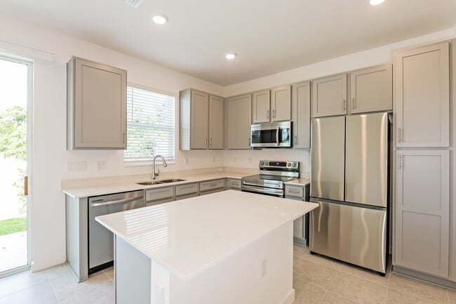 1474 Tristar Dr, Plant City, FL 33563 - photo 7