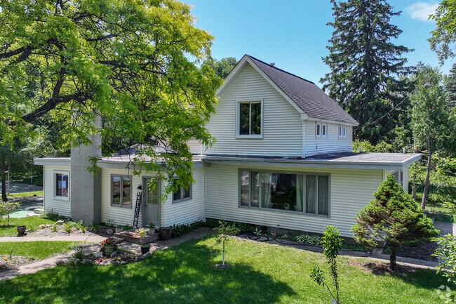 With its rural upbringing, Saint Francis is home to many farmhouse-style houses.