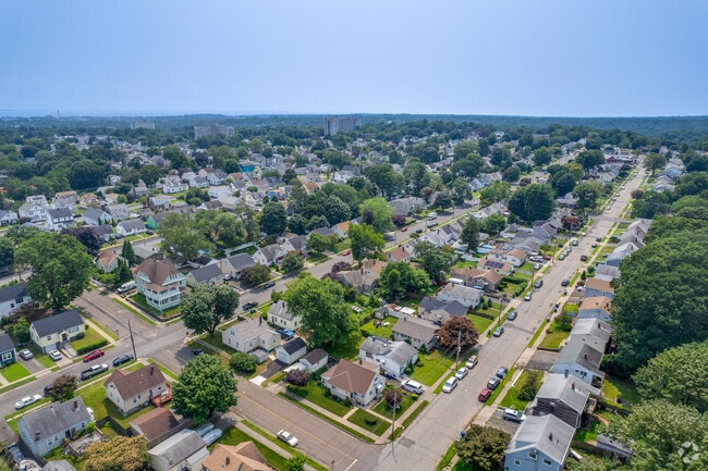 Discover the great community of North End Bridgeport.