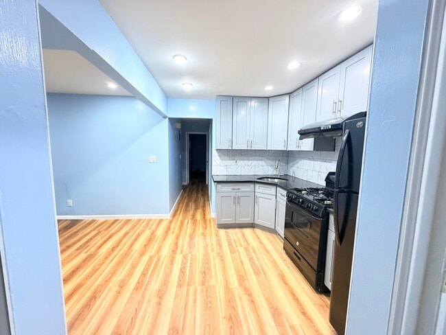 13721 Lafayette St, Ozone Park, NY 11417 - photo 4