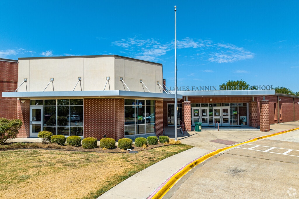 James Fannin Middle School provides education in the neighborhood of 
Grand Prairie.