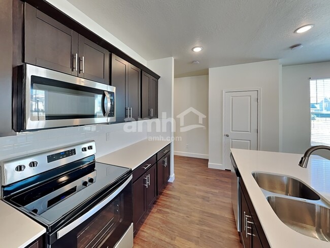 11047 S Blue Byu Dr, South Jordan, UT 84009 - photo 4