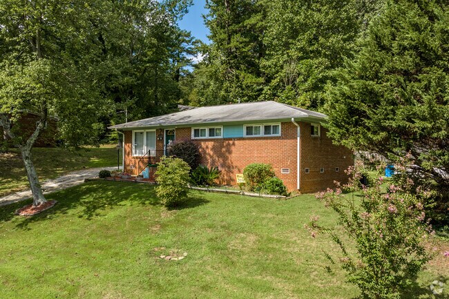 Many of the homes in Morningside Manor sit on hilly terrain with small slopes.