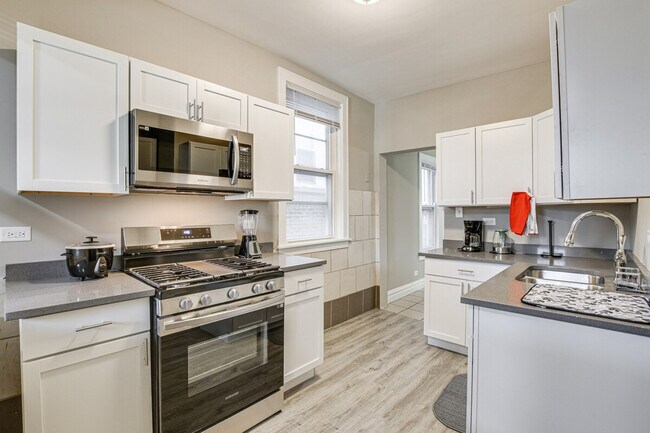 6435 N Leavitt St unit ID1306789P, Chicago, IL 60645 - photo 4
