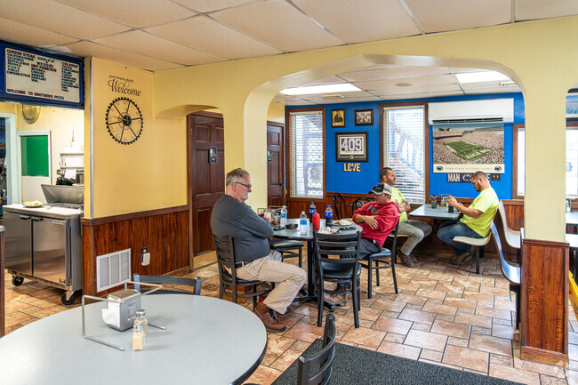 Near Huston, Brothers Pizza in Port Matilda serves up tasty, Italian meals for lunch and dinner.