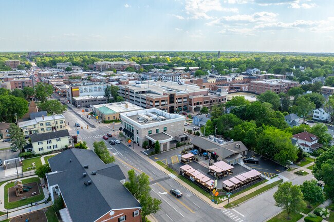 Springhill is located just minutes from Downtown Naperville.