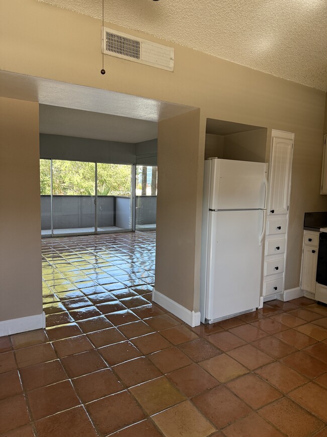 Kitchen / living rm floor to ceiling windows in every room