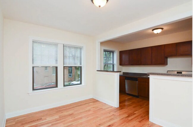 1102 W Wellington Ave unit 3, Chicago, IL 60657 - photo 2
