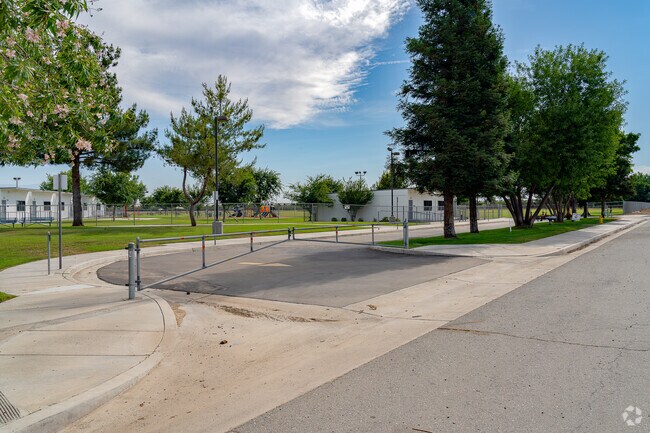 The bus loop at General Shafter Elementary School is located on the North end of the campus.