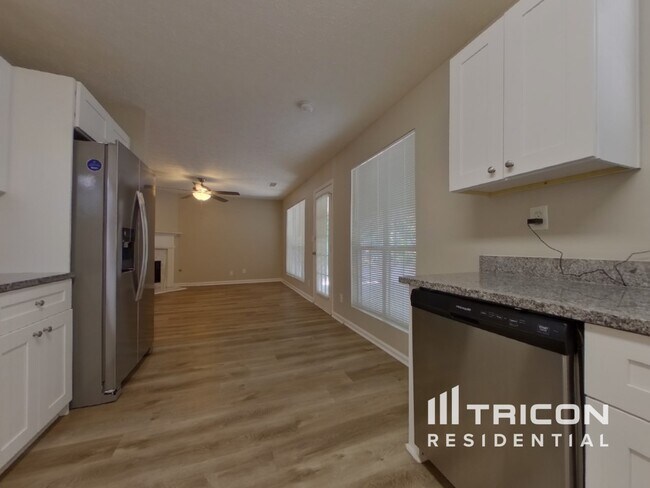 819 Plumbridge Ct, Lithonia, GA 30058 - photo 6