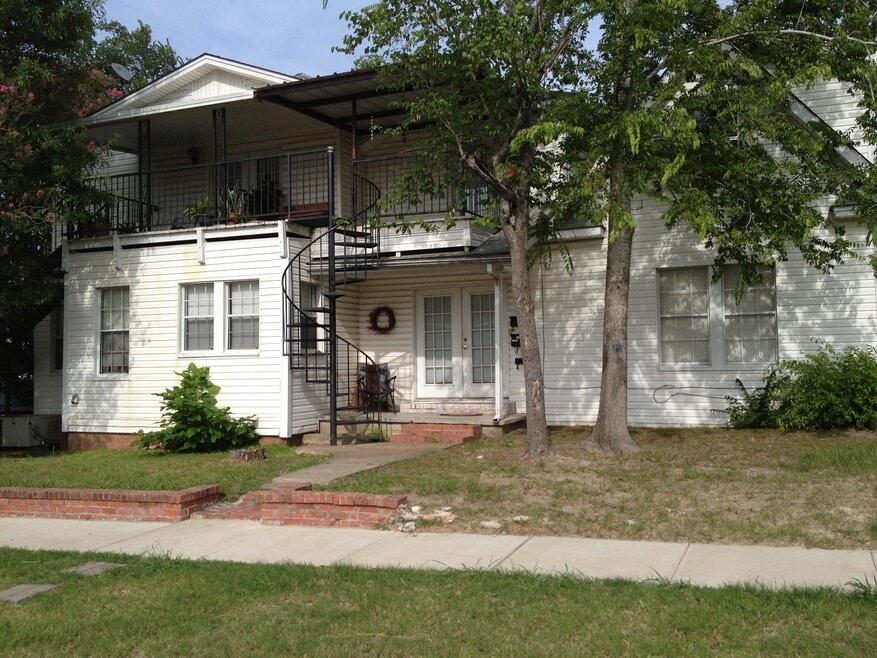 702 N 2nd St unit C, Lufkin, TX 75901 - photo 1
