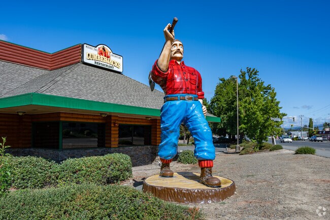 Lumberjacks is an iconic Willits restaurant worth the visit for the great customer service and country decor.