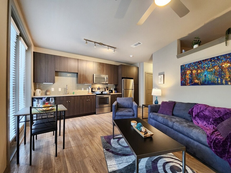 1800 Devonshire Crescent unit ID1359148P, Houston, TX 77030 - photo 1