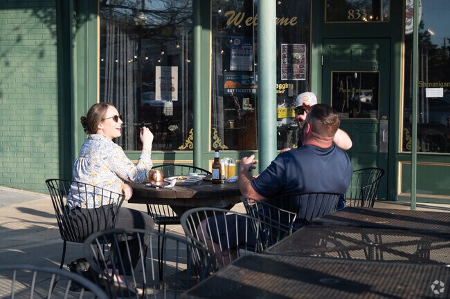 Residents of North Gate have the perfect opportunity to savor delightful outdoor dining at the charming Irish Bred Pub, right in the heart of downtown Opelika.