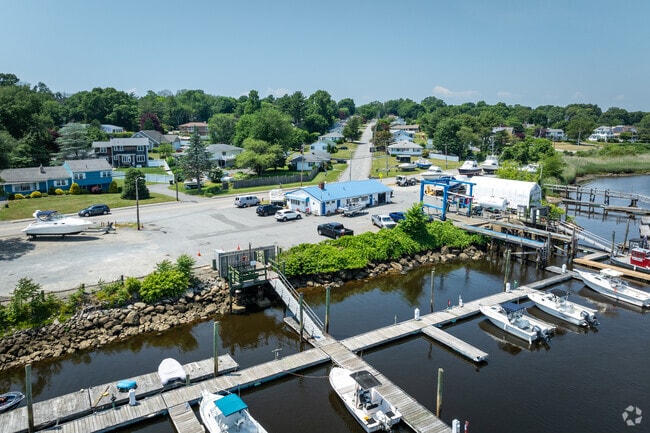Somerset Marina & Yacht Sale in Pottersville offers premier services for boating enthusiasts.