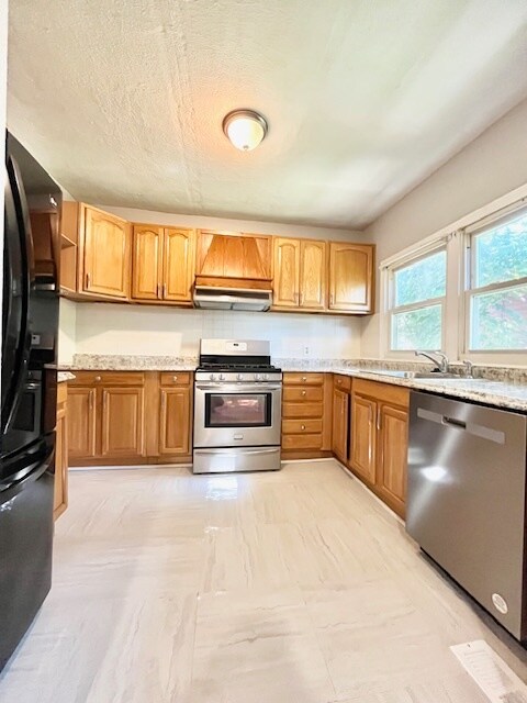 10R Gardner St unit 2, Roxbury, MA 02119 - photo 3