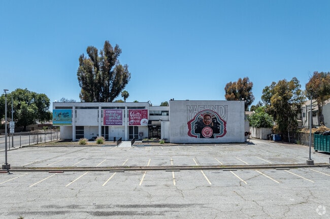 College Bridge Academy provides extracurricular activities in arts, sports, and clubs.