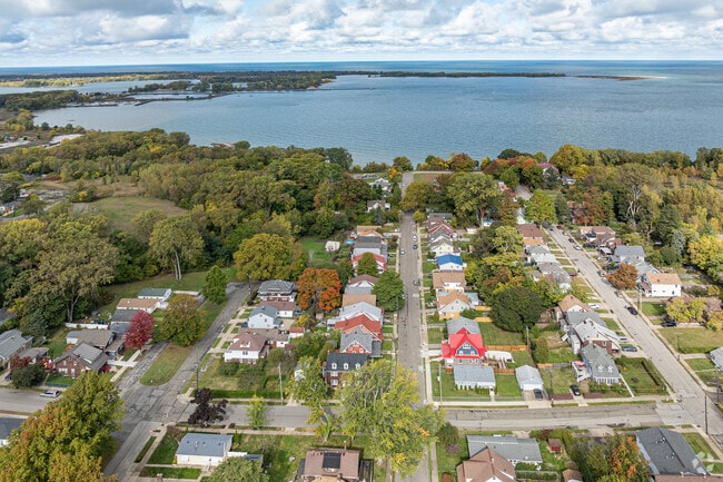 Pulaski Lighthouse offers a convenient and peaceful lifestyle to its residents.