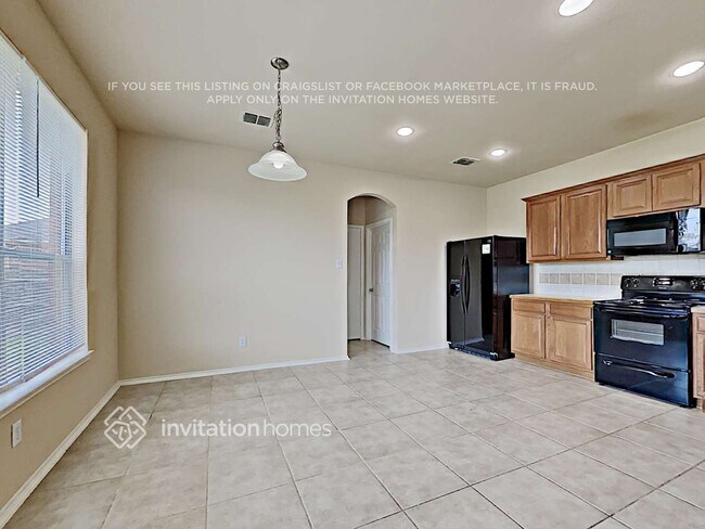 1000 Pebblecreek Dr, Burleson, TX 76028 - photo 7