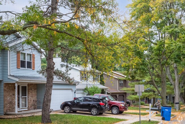 Highland neighbors in Middleton, WI enjoy the closeness and warmth of Midwestern culture.