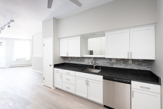 2266 S Kinnickinnic Ave unit 2, Milwaukee, WI 53207 - photo 2