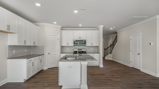 1694 Hallview Ct, Kernersville, NC 27284 - photo 4