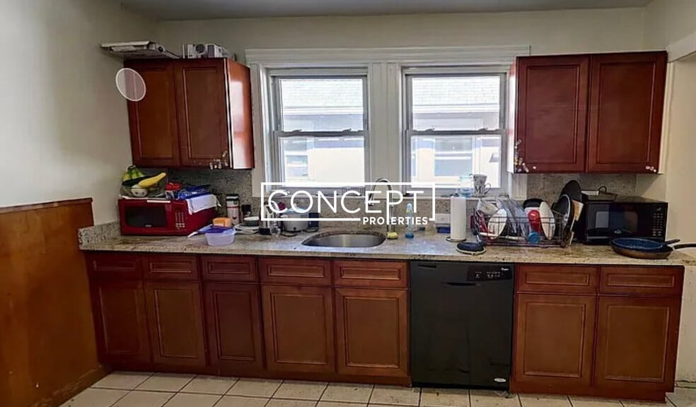 785 Washington St unit 1B, Boston, MA 02135 - photo 1