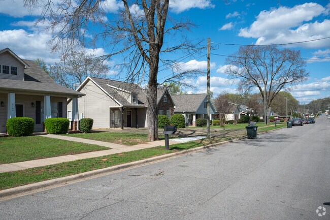 East Avondale has wide streets and sidewalks to enjoy.